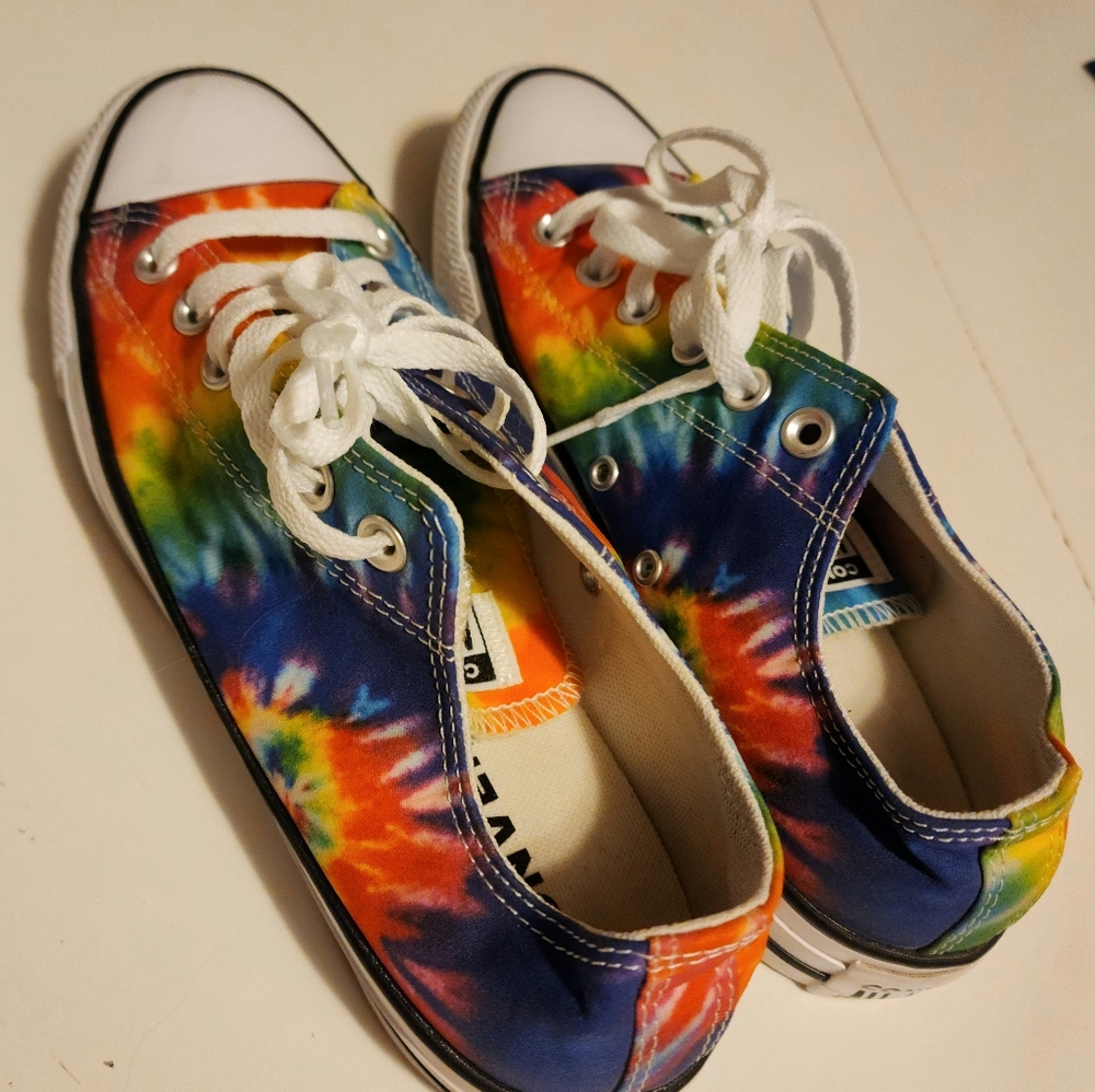 size 7 men's / 9 woman's -   Tie Dye Converse sneakers